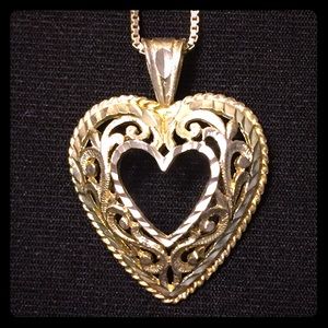 Novelty necklace with filigree heart pendant